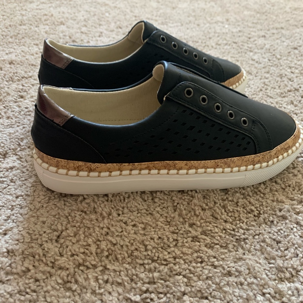 black closed toed shoes